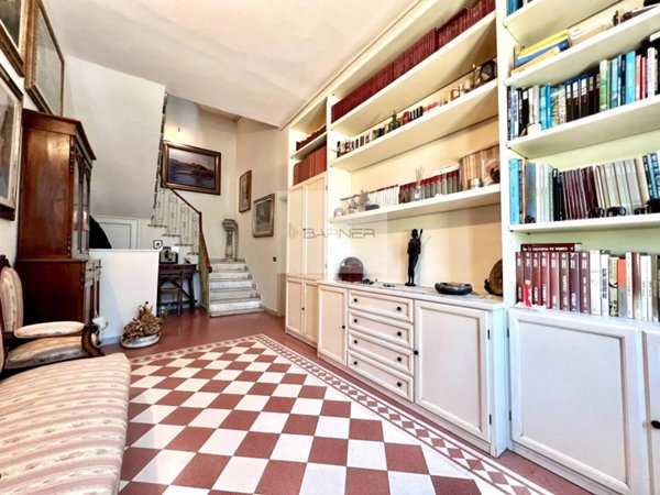 casa indipendente in vendita a Viareggio