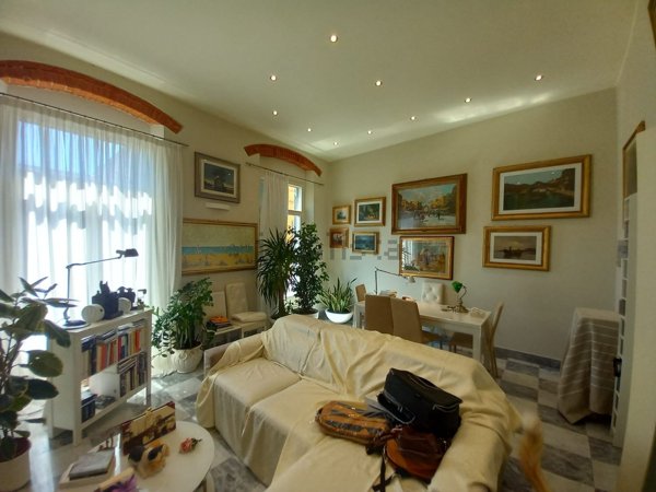 casa indipendente in vendita a Viareggio