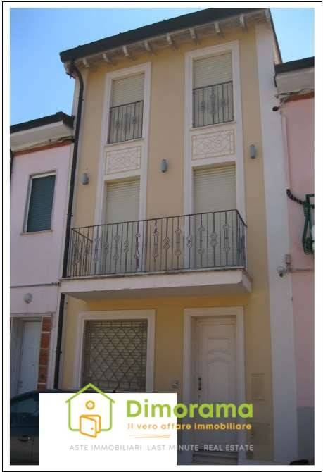 casa indipendente in vendita a Viareggio