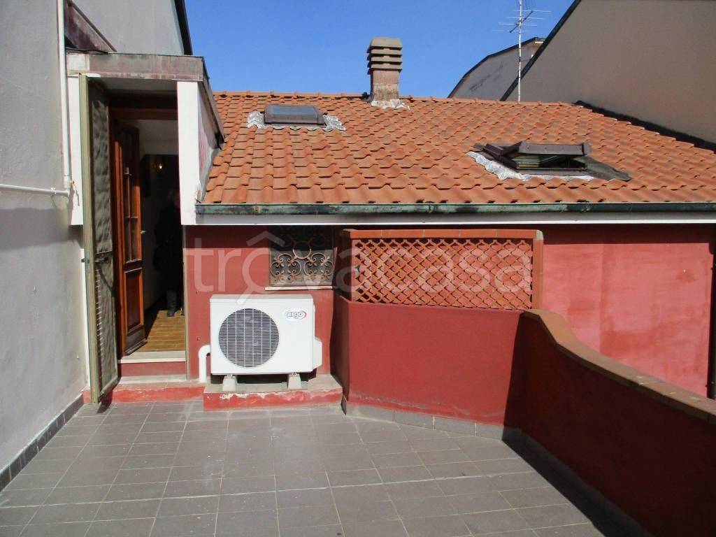 casa indipendente in vendita a Viareggio