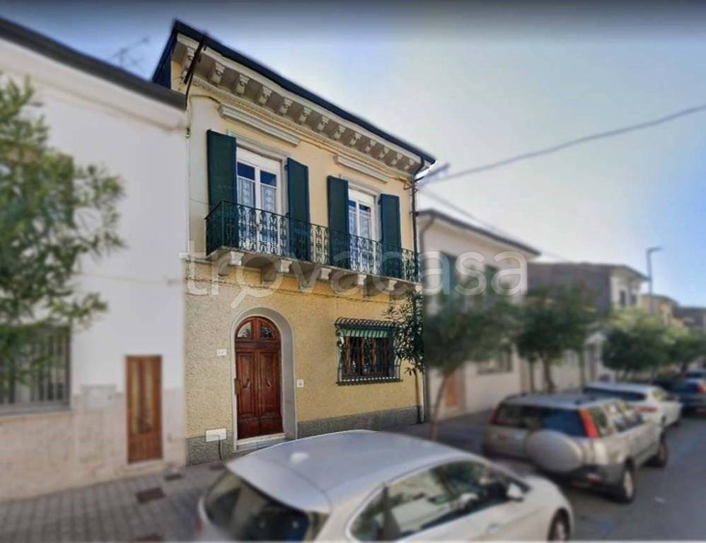 casa indipendente in vendita a Viareggio