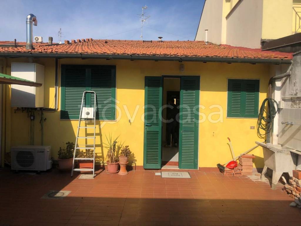 casa indipendente in vendita a Viareggio