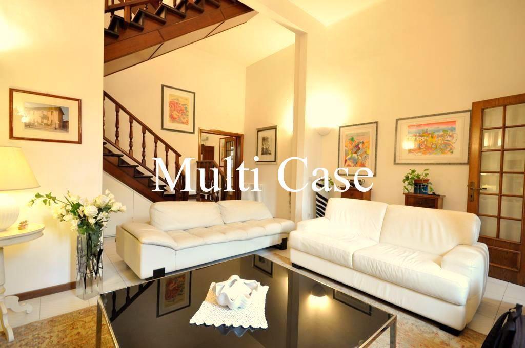 casa indipendente in vendita a Viareggio