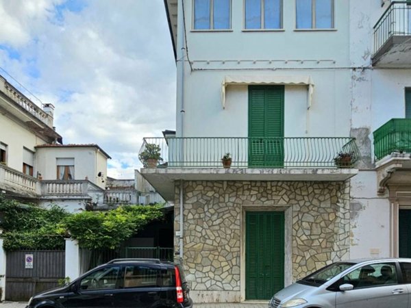 casa indipendente in vendita a Viareggio