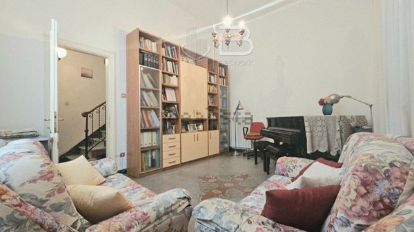 casa indipendente in vendita a Viareggio