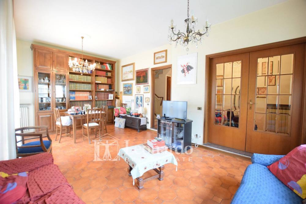 casa indipendente in vendita a Viareggio in zona Campo d'Aviazione