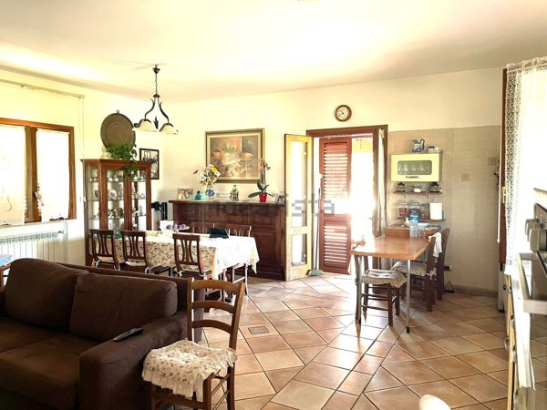 casa indipendente in vendita a Viareggio