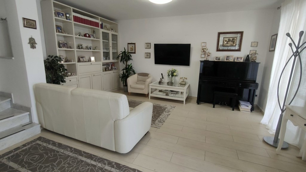 casa indipendente in vendita a Viareggio in zona Torre del Lago