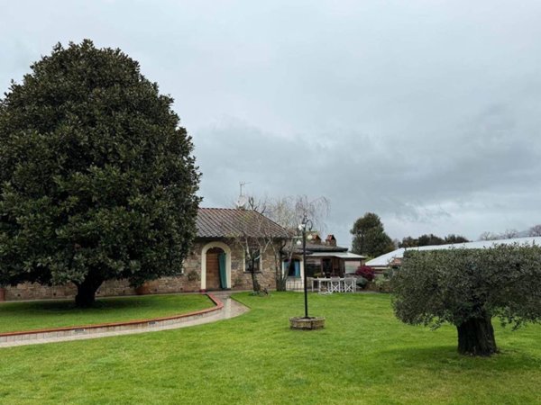 casa indipendente in vendita a Viareggio in zona Migliarina