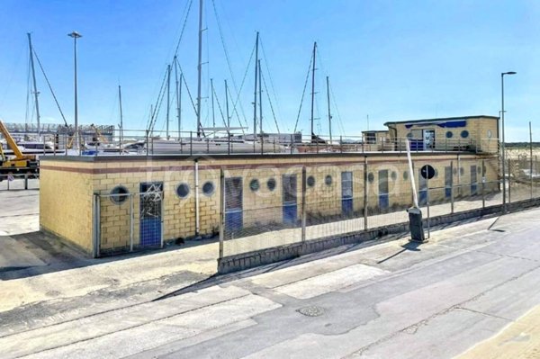 locale commerciale in vendita a Viareggio