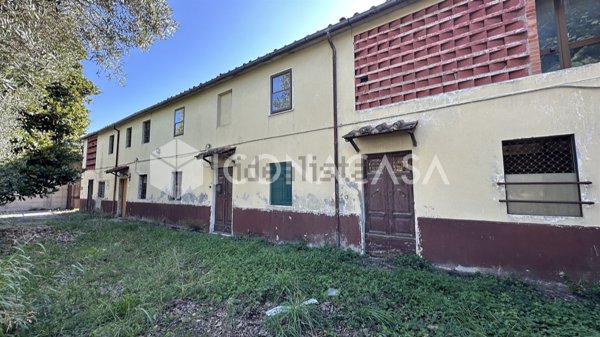 casa indipendente in vendita a Viareggio