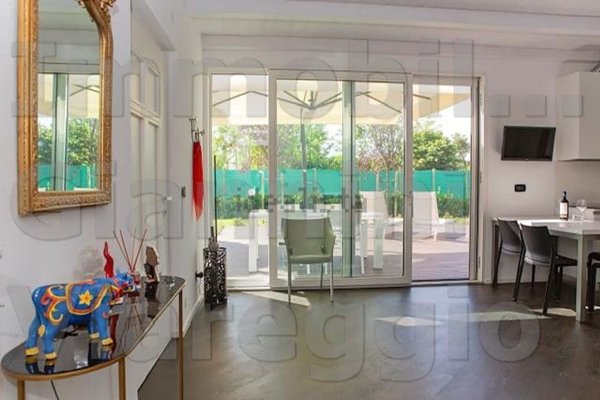 casa indipendente in vendita a Viareggio in zona Campo d'Aviazione