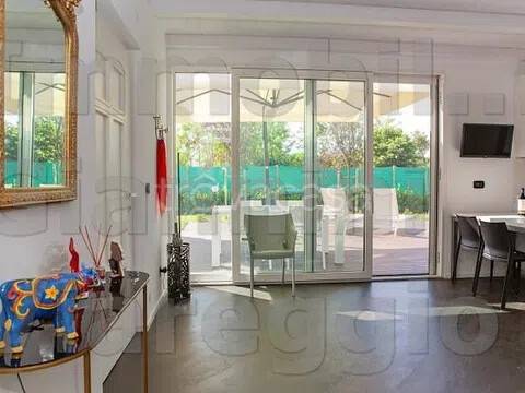 casa indipendente in vendita a Viareggio in zona Campo d'Aviazione