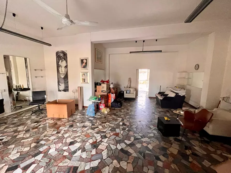 negozio in vendita a Viareggio in zona Campo d'Aviazione