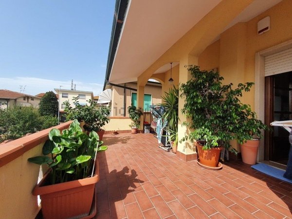 casa indipendente in vendita a Viareggio in zona Migliarina