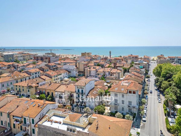 casa indipendente in vendita a Viareggio in zona Centro Storico