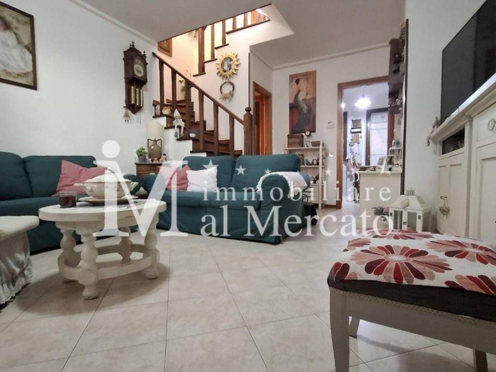 casa indipendente in vendita a Viareggio in zona Torre del Lago