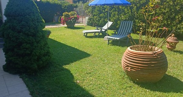 casa indipendente in vendita a Viareggio in zona Marco Polo