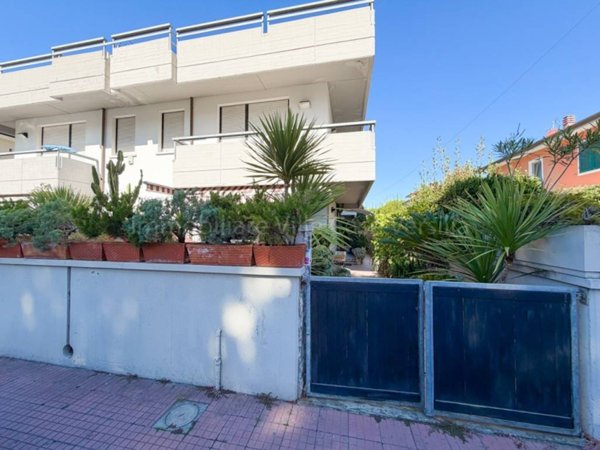 casa indipendente in vendita a Viareggio in zona Marco Polo