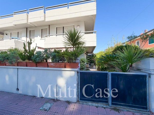 casa indipendente in vendita a Viareggio