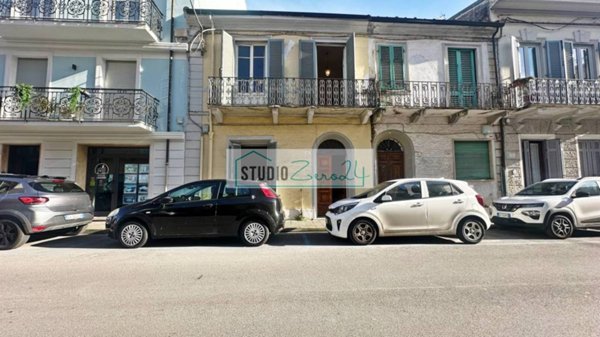 casa indipendente in vendita a Viareggio