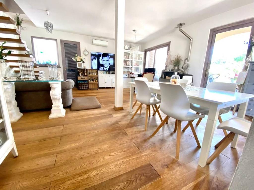 casa indipendente in vendita a Viareggio in zona Torre del Lago