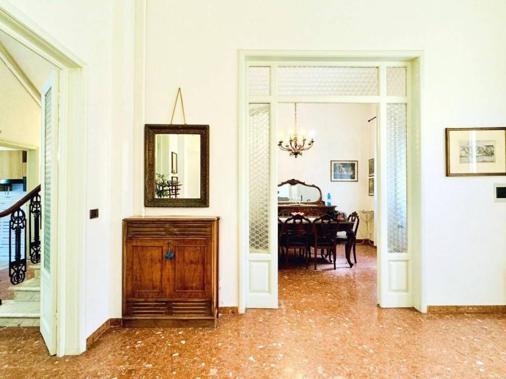 casa indipendente in vendita a Viareggio