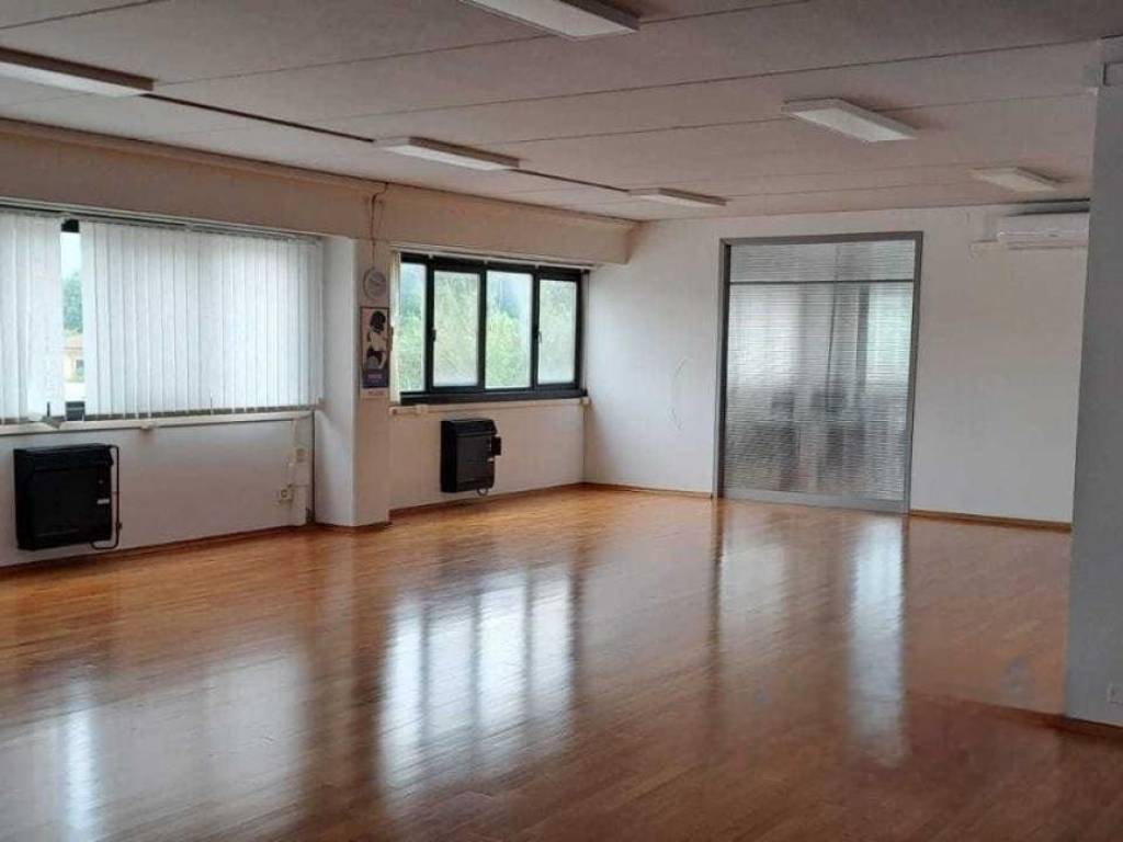 locale commerciale in vendita a Viareggio