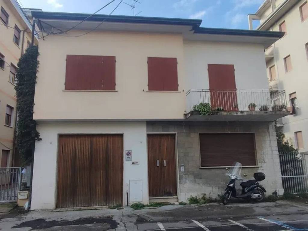 casa indipendente in vendita a Viareggio in zona Centro Storico