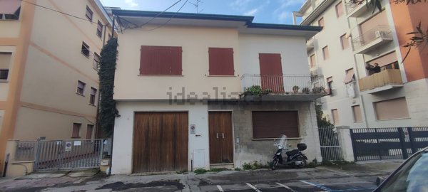 casa indipendente in vendita a Viareggio in zona Centro Storico
