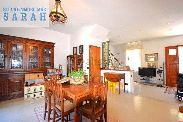 casa indipendente in vendita a Viareggio