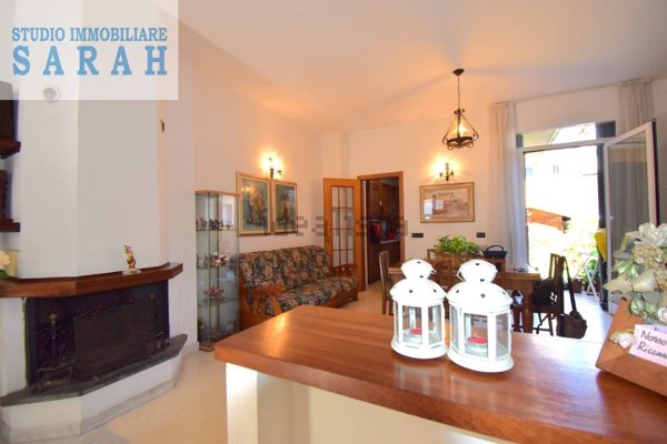 casa indipendente in vendita a Viareggio
