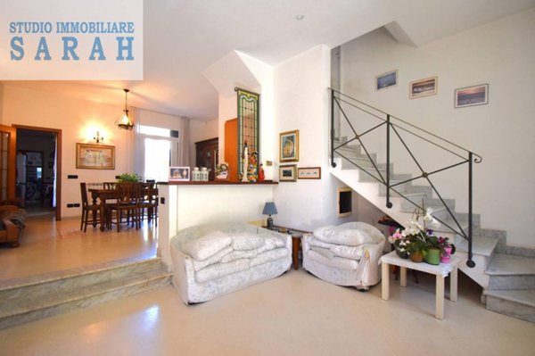 casa indipendente in vendita a Viareggio