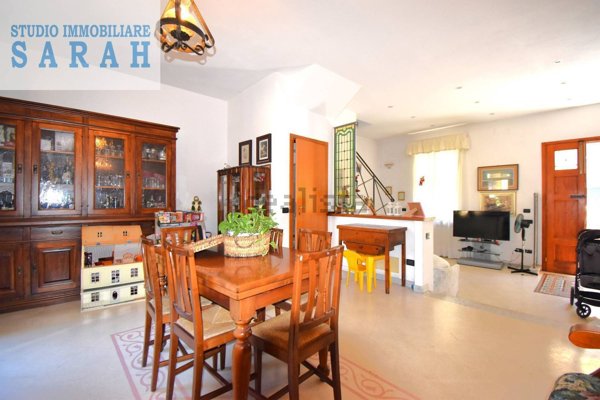 casa indipendente in vendita a Viareggio
