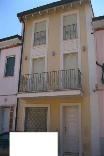 casa indipendente in vendita a Viareggio