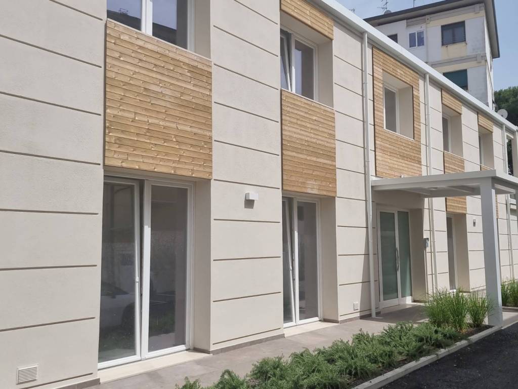 appartamento in vendita a Viareggio in zona Campo d'Aviazione