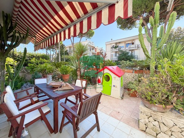 casa indipendente in vendita a Viareggio in zona Don Bosco
