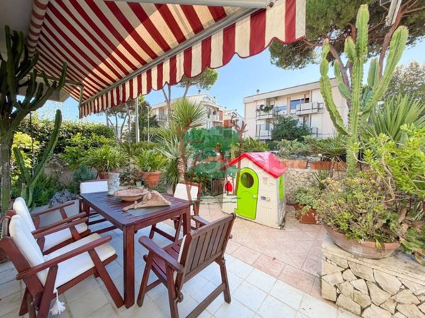 casa indipendente in vendita a Viareggio in zona Don Bosco