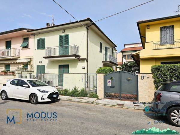 ufficio in vendita a Viareggio in zona Marco Polo