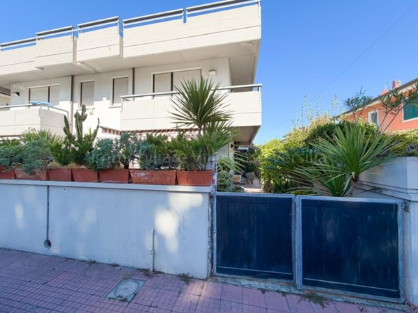 casa indipendente in vendita a Viareggio