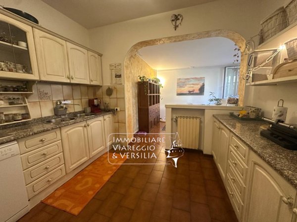 casa indipendente in vendita a Viareggio in zona Campo d'Aviazione
