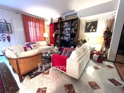 casa indipendente in vendita a Viareggio in zona Centro Storico
