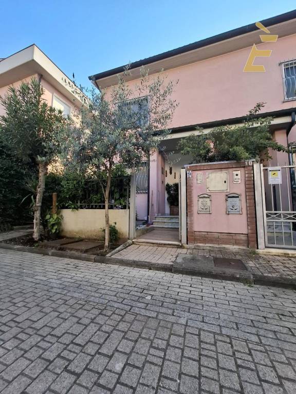 casa indipendente in vendita a Viareggio