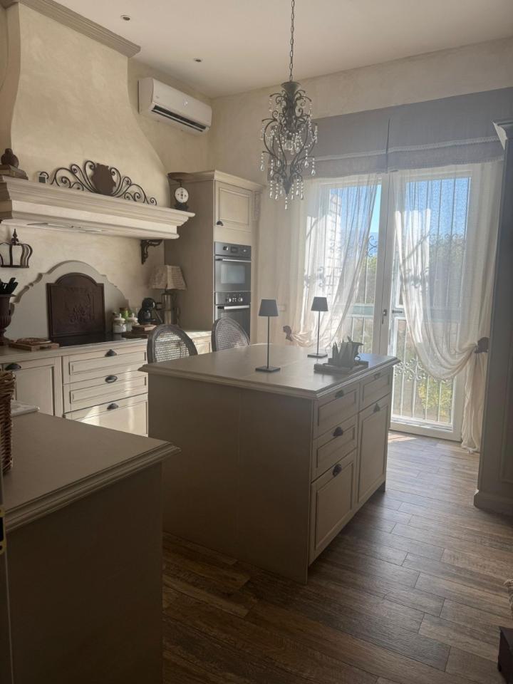 casa indipendente in vendita a Viareggio