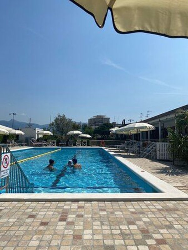 casa indipendente in vendita a Viareggio