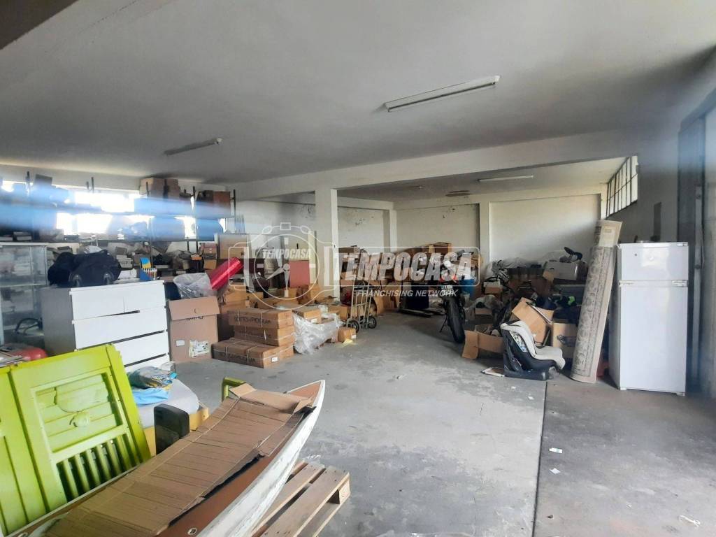 locale commerciale in vendita a Viareggio in zona Migliarina