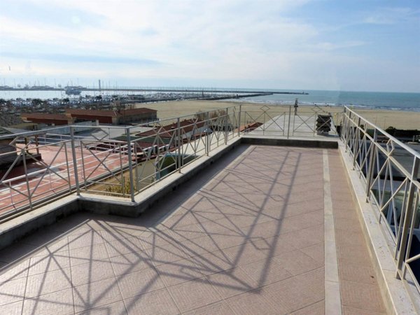 casa indipendente in vendita a Viareggio