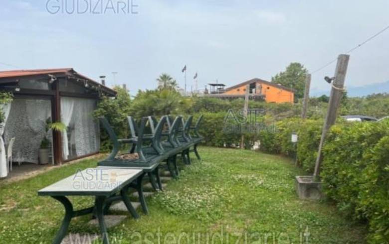 negozio in vendita a Viareggio in zona Torre del Lago