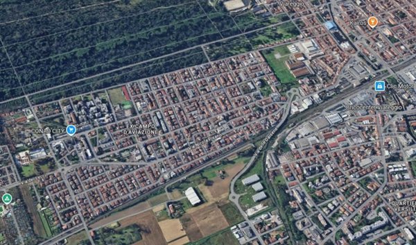 casa indipendente in vendita a Viareggio in zona Campo d'Aviazione