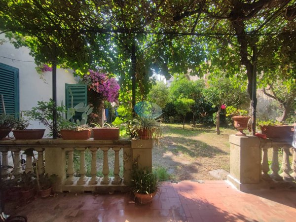 casa indipendente in vendita a Viareggio in zona Centro Storico